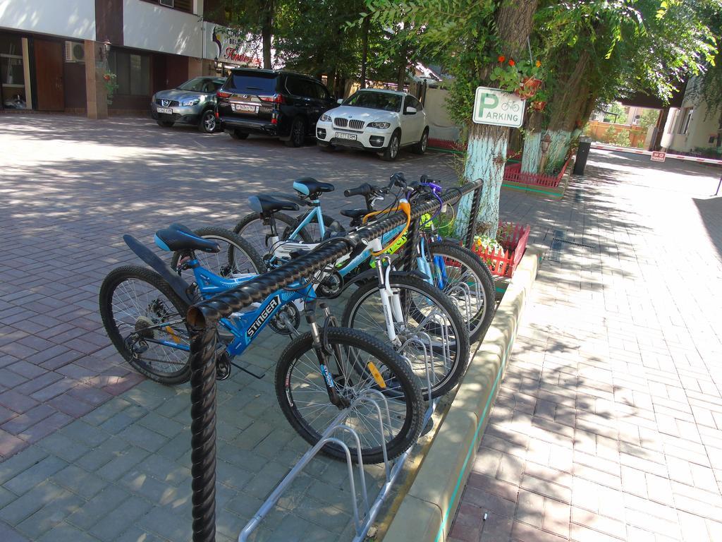 Amsterdam Hotel Aktobe Exterior photo